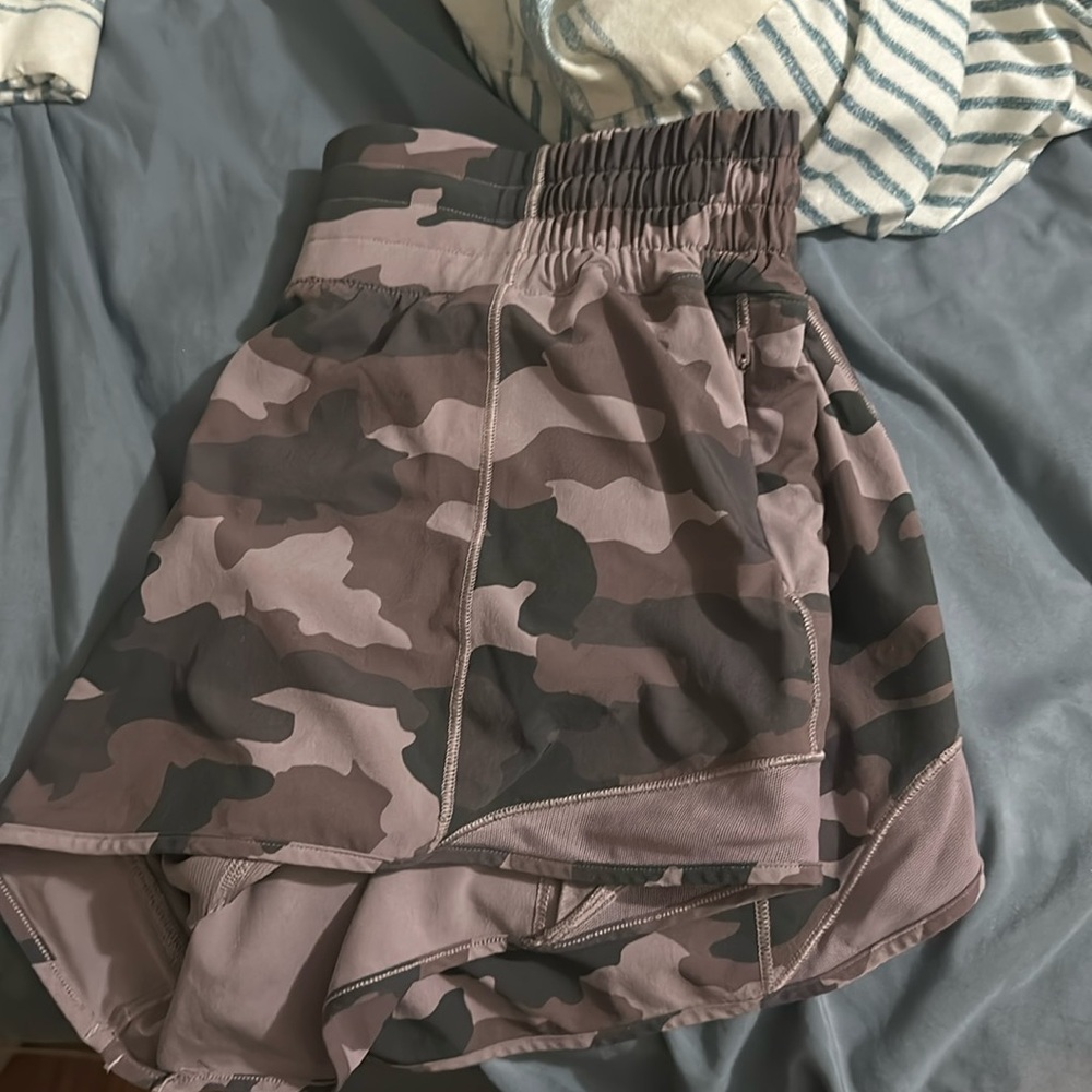pink/mauve camo lulu shorts